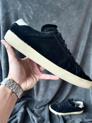 Saint Laurent skor - Saint Laurent court classic sl/06 skor | orginalstorlek: 41, passar mer 42, fråga om innermått vid osäkerhet | ingår: endast skorna