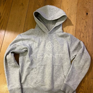 Gant hoodie - Selling good condition Gant grey hoodie. Size is 176cm/16years, fits better 170cm sized. There is not holes or stains in the hoodie. If you have guestions, just go ahead.