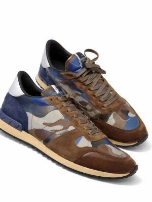 Valentino Rockrunner sneakers camouflage - Säljer ett par Valentino Rockrunner. Säljer dom på grund av att jag har tröttat på dom och vill prova något nytt, om ni har något funderingar är de bara att skriva privat:) vid snabb och smidig affär kan priset diskuteras;) - Box ingår!