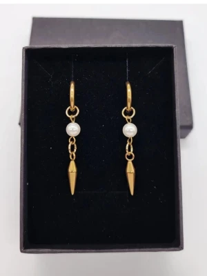 Handgjorda örhängen med pärlor  - Material-rostfritt stål 