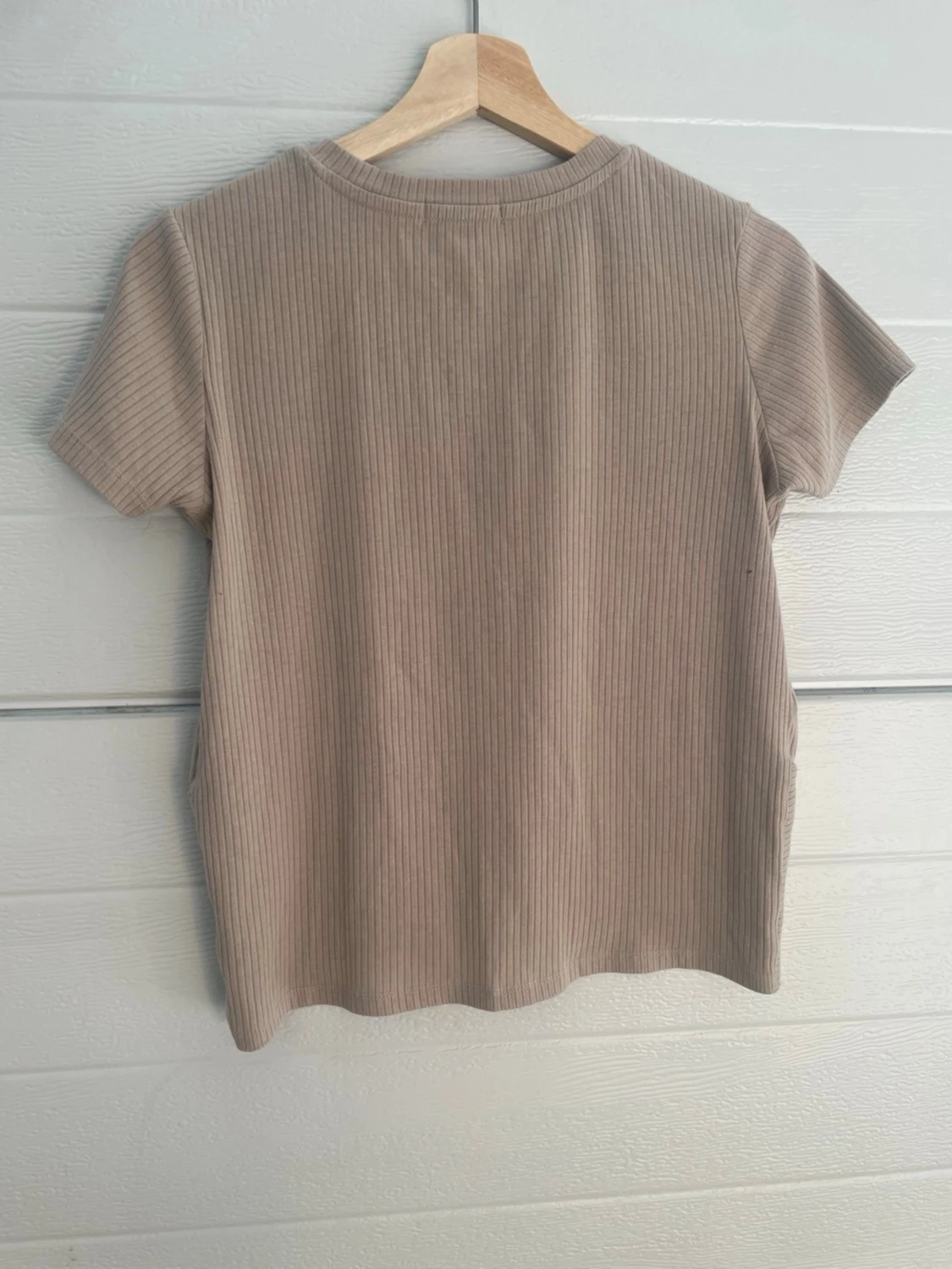 Beige ribbad topp med knut från XOXO Vibes - 2