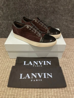 Lanvin skor - December REA! Hej, säljer nu dessa svin snygga lanvin skor. Skorna är i grymt skick! Begränsat antal boxar och dustbag. Hör av dig vid frågor. 