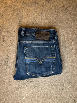 Diesel Jeans - Diesel jeans-storlek (31/32)-pris: 449kr. Vid minsta fundering hör av er! Först till kvarn!