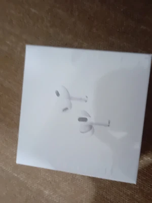 AirPods Pro 2nd Generation - Helt nya Apple AirPods Pro 2nd Generation med MagSafe-laddningsetui. Produkten är fabriksförseglad och i nyskick. Aktiv brusreducering, transparensläge och utmärkt ljudkvalitet. Perfekt för både musik och samtal. Inga synliga defekter eller slitage.