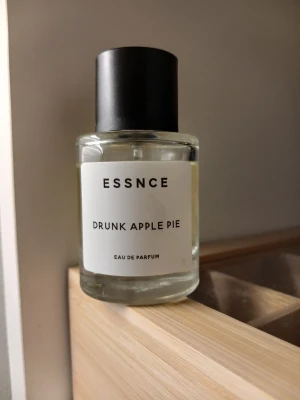ESSNCE Drunk Applepie🥧 - Luktar såååå gott och sött/kryddigt, i stort sett helt full 