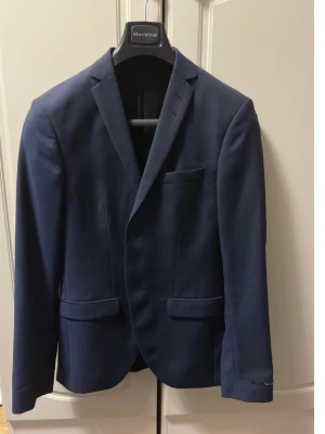 Kostym (Kavaj & Byxor) - Tiger of sweden kostym. Kavaj och byxor: Storlek 44 100% ull. 