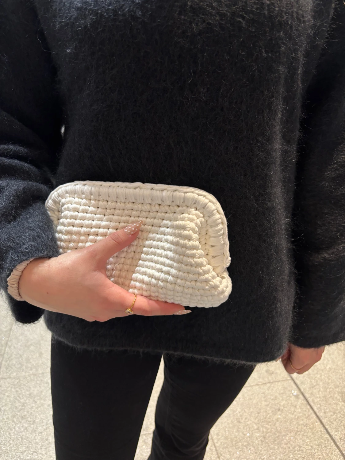 Handgjord virkad kuvertväska i ljusblått och vitt - 2