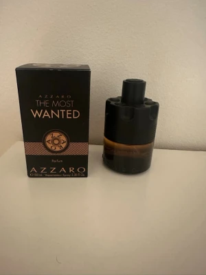 Azzaro The Most Wanted Parfum - Azzaro The Most Wanted Parfum, 100 ml. Snygg och modern design som sticker ut. Perfekt för dig som vill synas och ta plats. Låt varje dag bli din tid att glänsa!