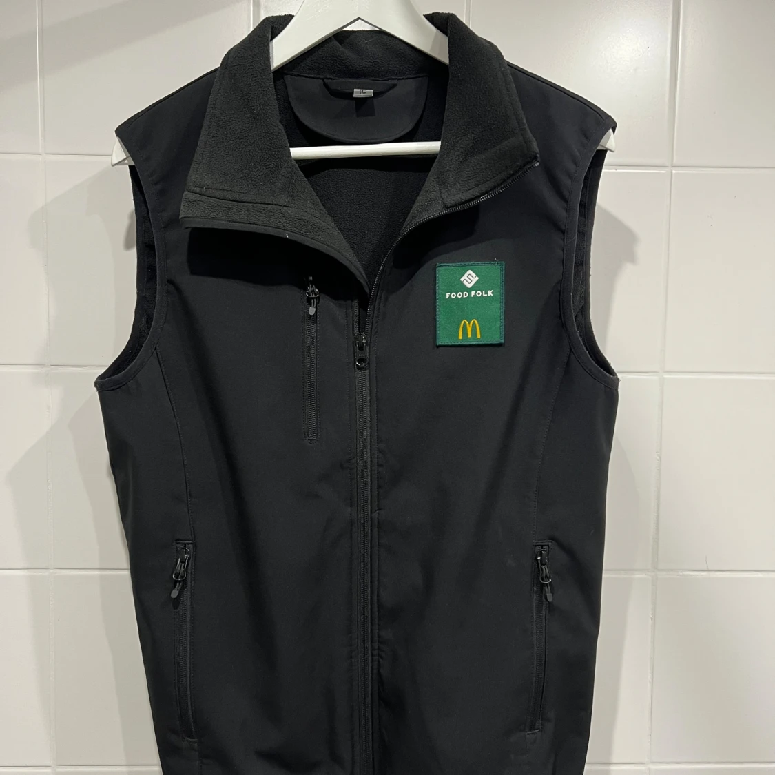 Svart väst från Food Folk McDonald's