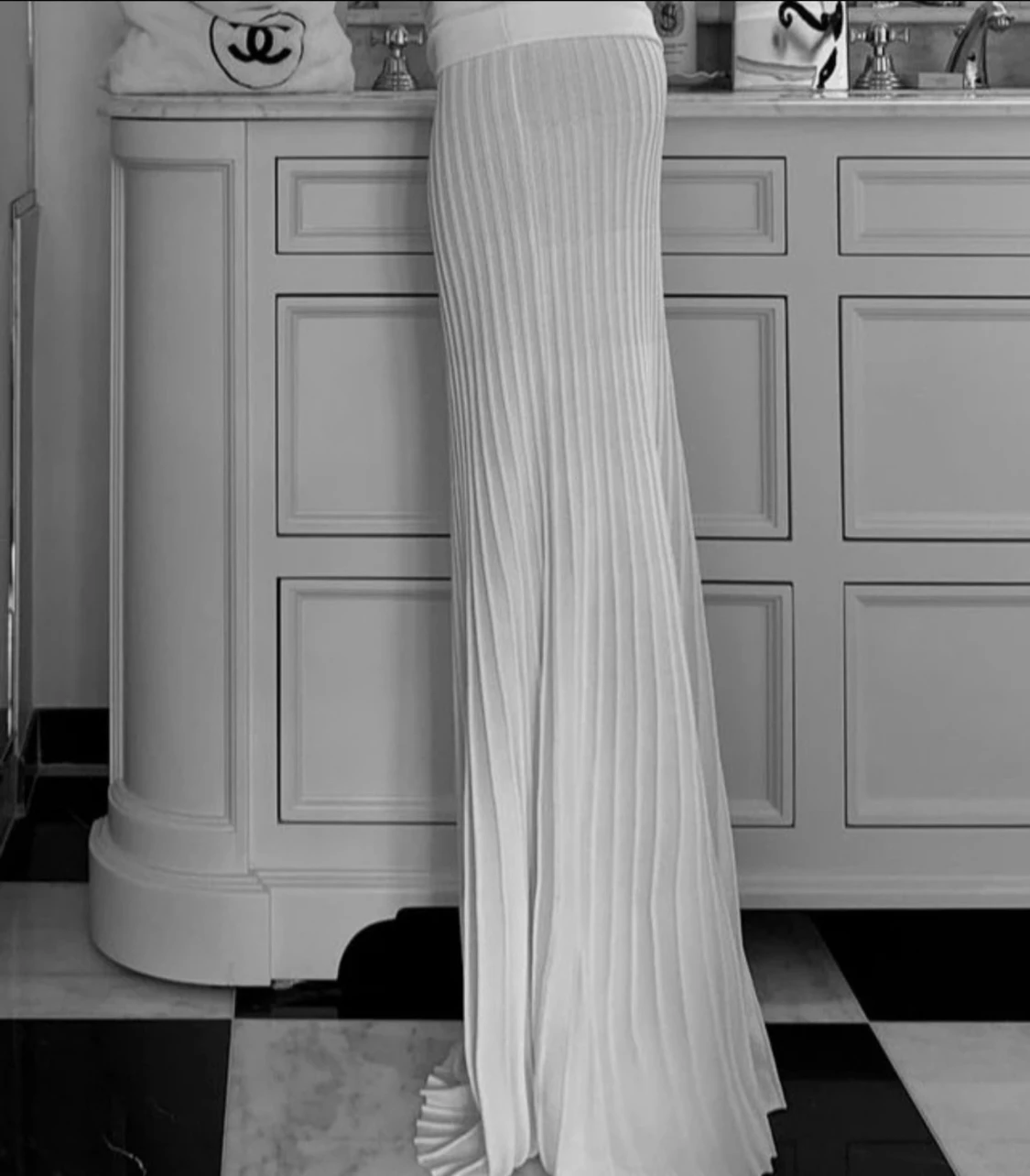 Vit långkjol med resårmidja