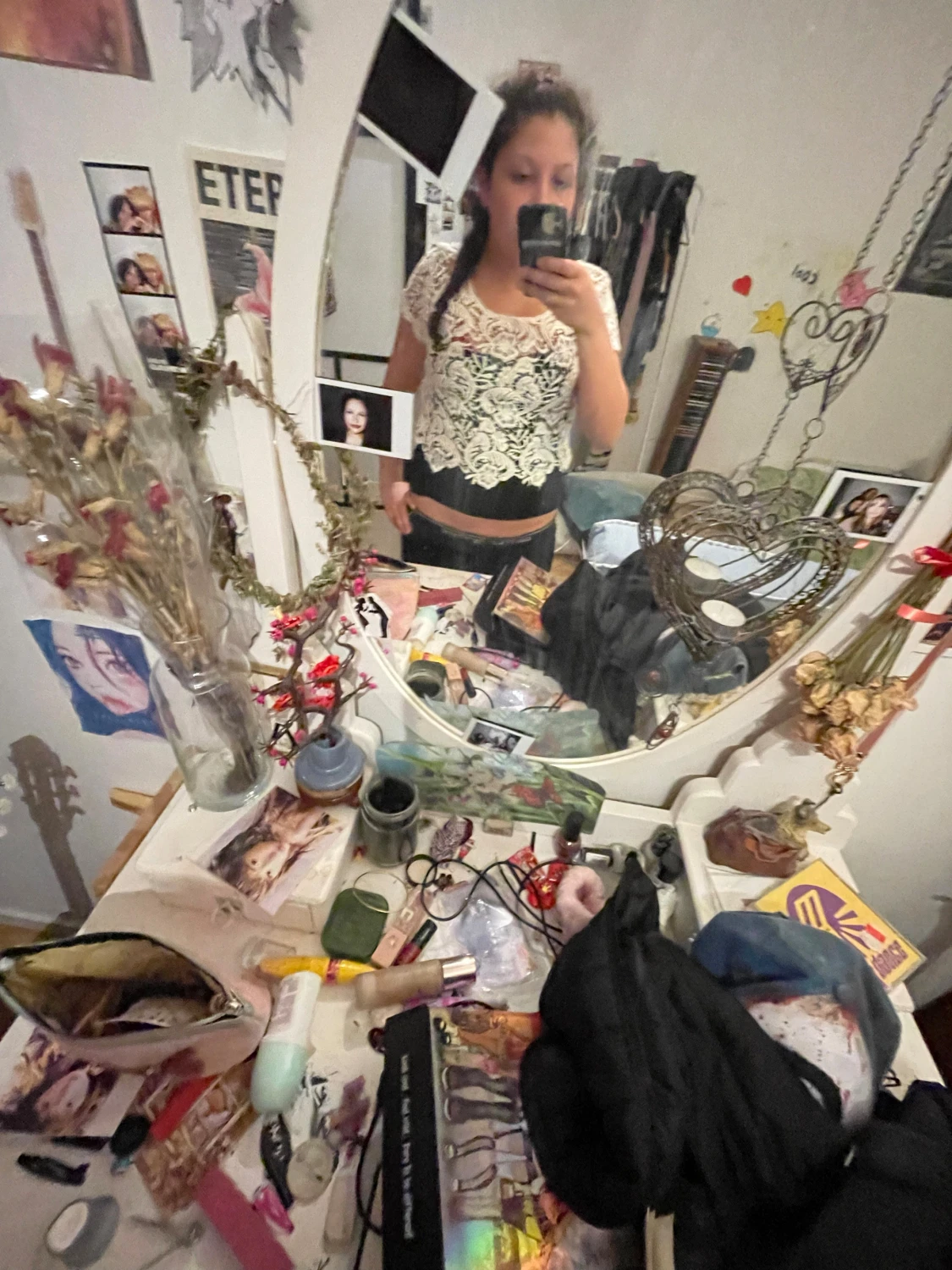 Vit spetsblus med blommönster