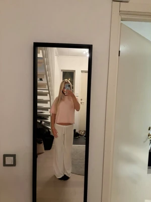 Rosa stickad T-shirt  - Jätte fin rosa stickad T-shirt som inte kommer till användning skriv för fler frågor eller bilder💕