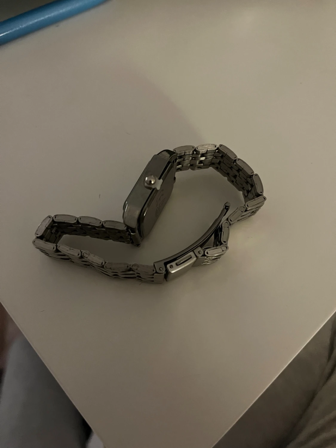 Klassisk silverfärgad fyrkantig klocka - 2