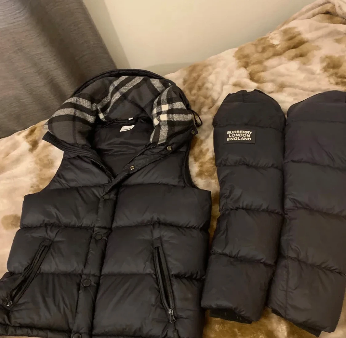 Svart dunjacka från Burberry - 1