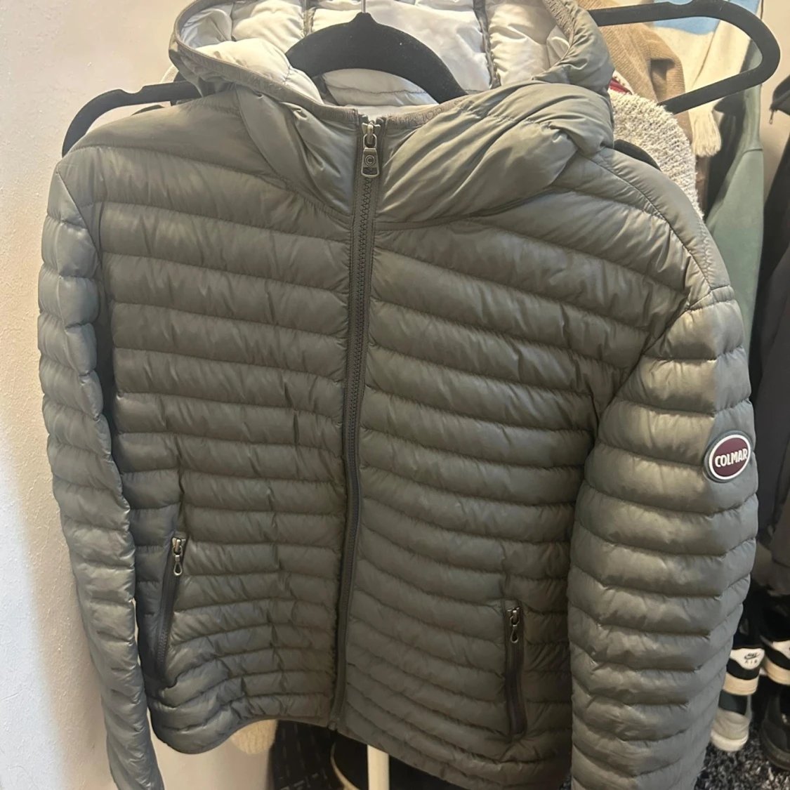 Grå dunjacka från Colmar