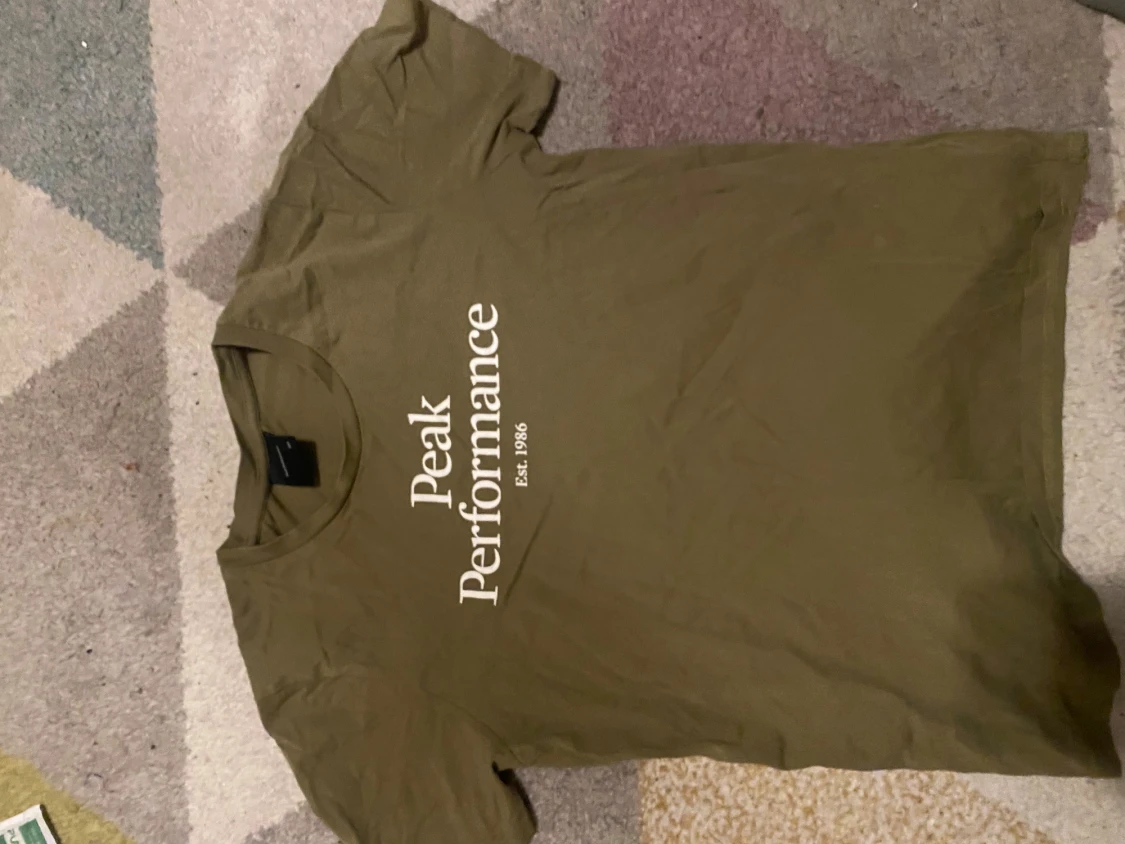 Olivgrön Peak Performance t-shirt
