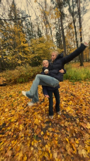 Ljusblåa true religion  - Ett par Såå snygga ljusblåa true religion i storlek w23 i modellen joey❤️köpta i juli från Nelly för 1300 kr🥰anvödna mkt och har därför fått slitningar vid foten (kontakta för bild) och har fått tunnare tyg (skriv för bilden) innanför låret annars sååå fina❤️