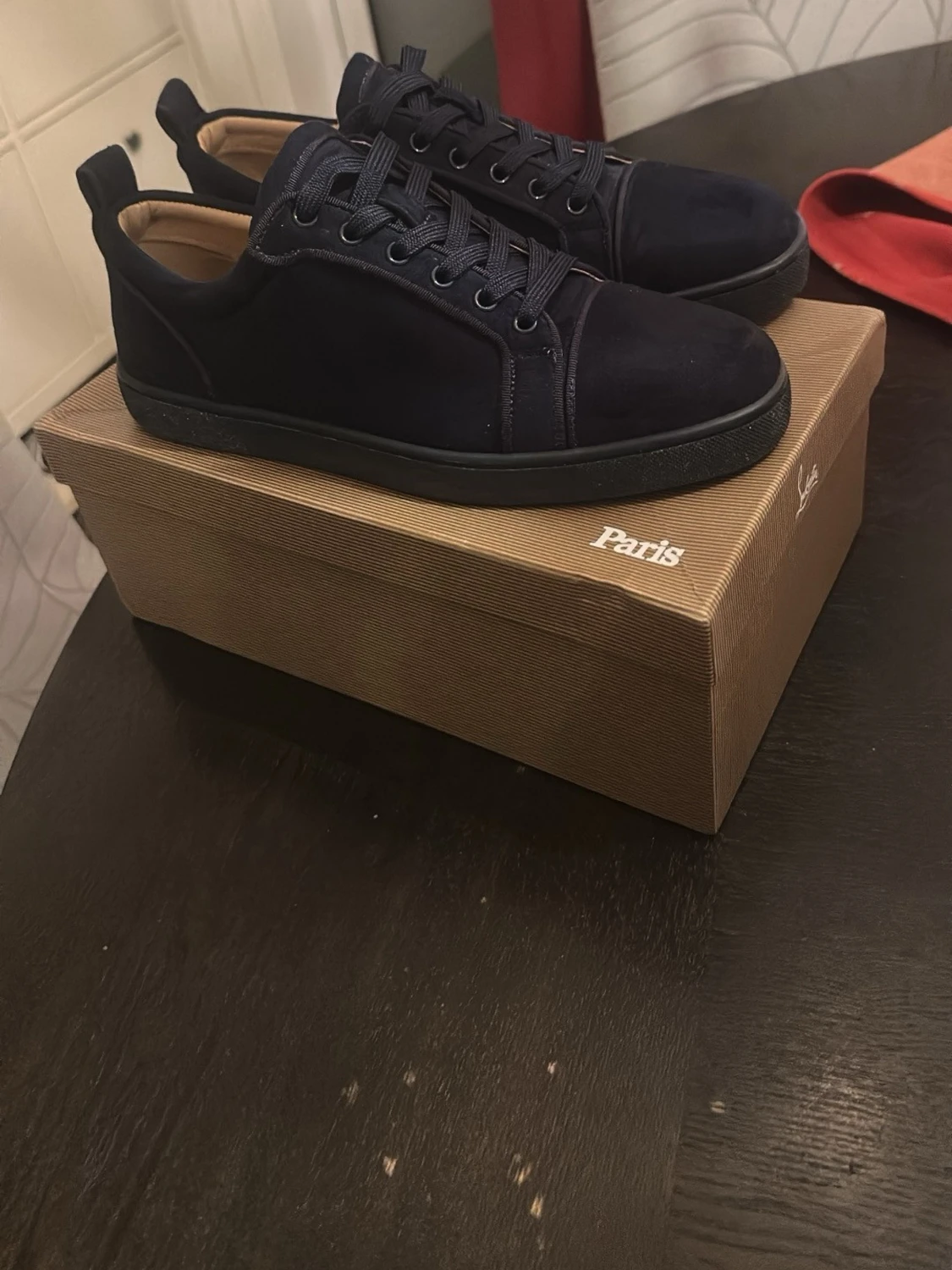 Mörkblå sneakers från Louboutin