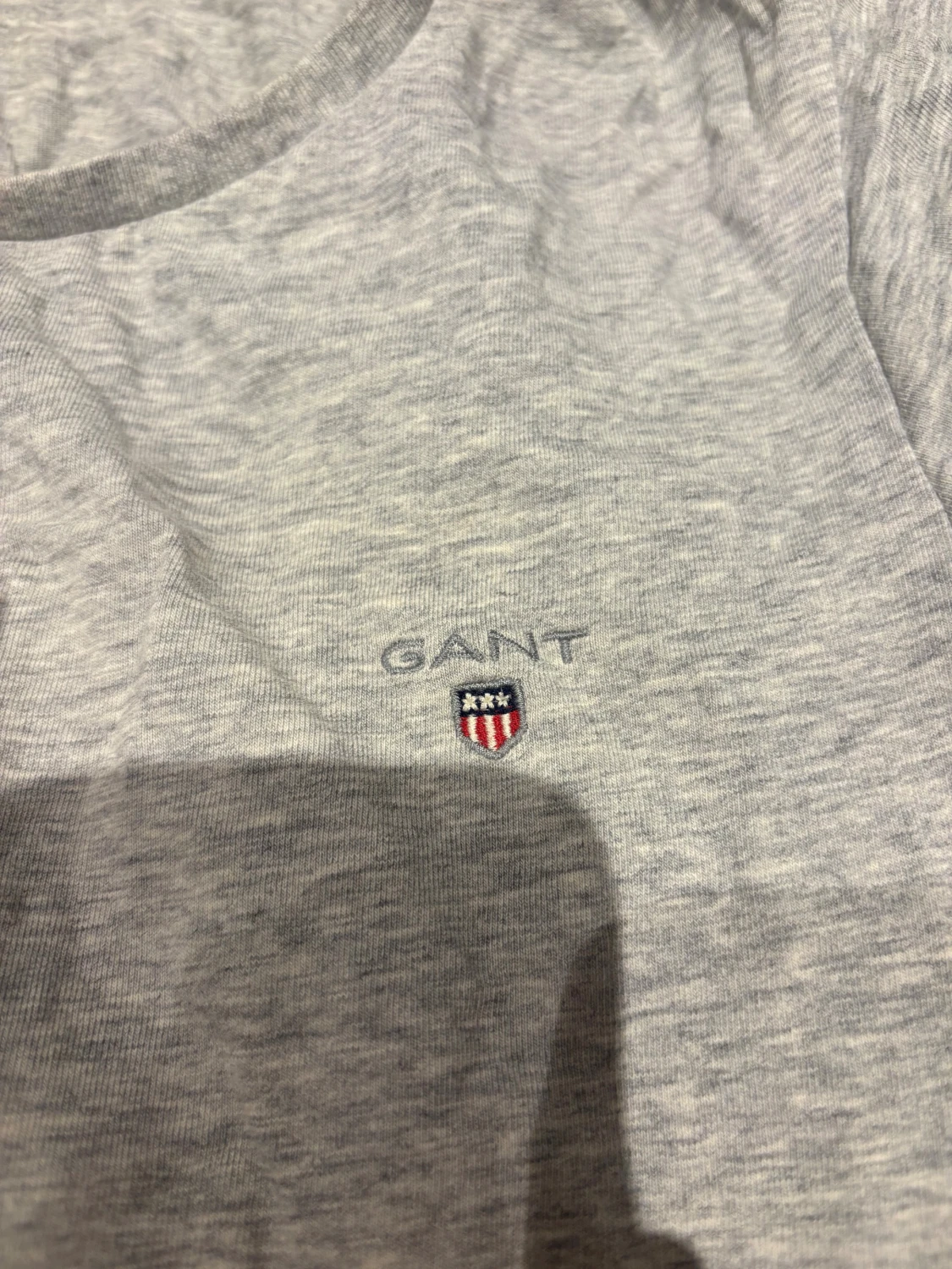 Grå t-shirt från GANT, strl 176cm - 1