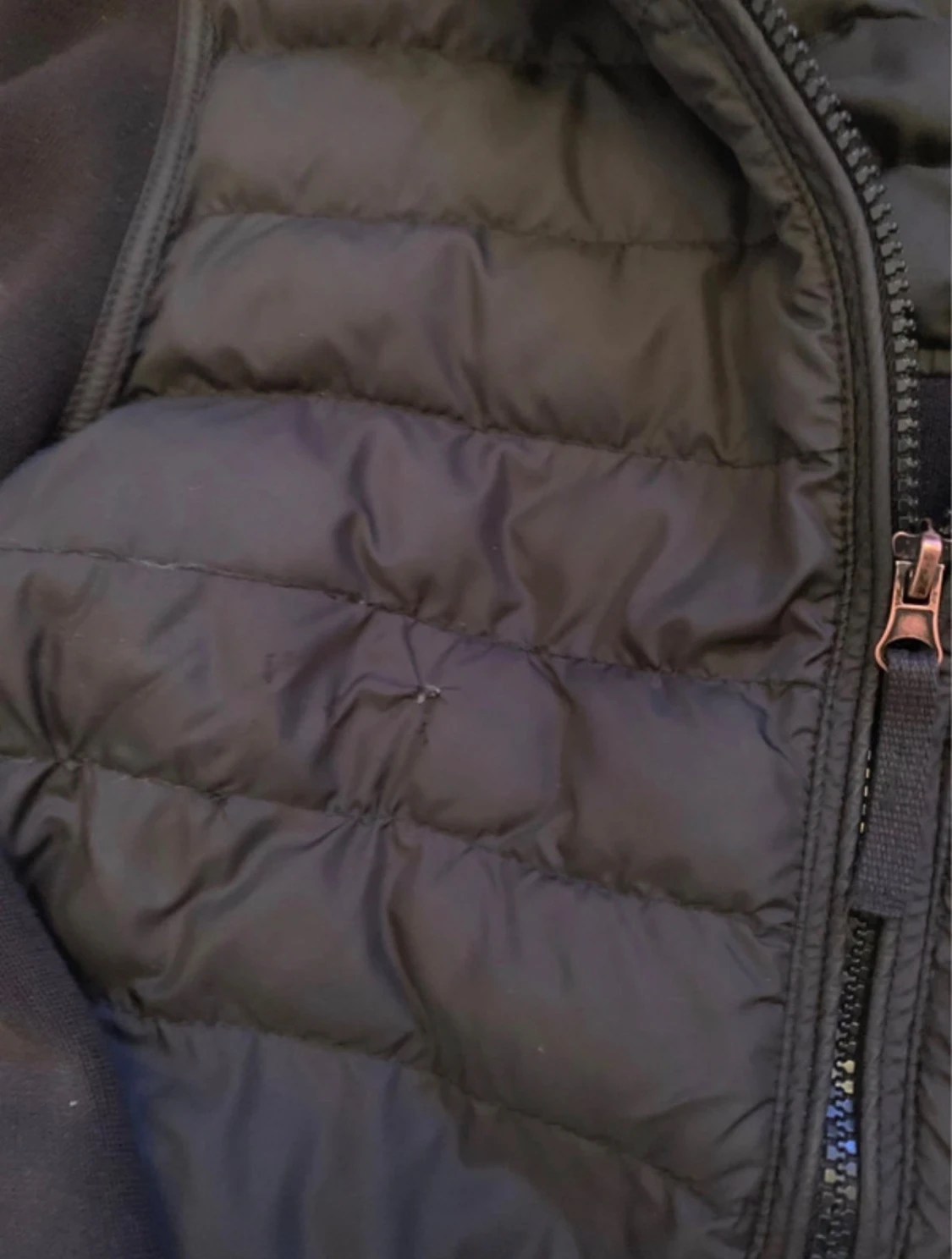 Svart dunjacka från Moncler med huva - 1