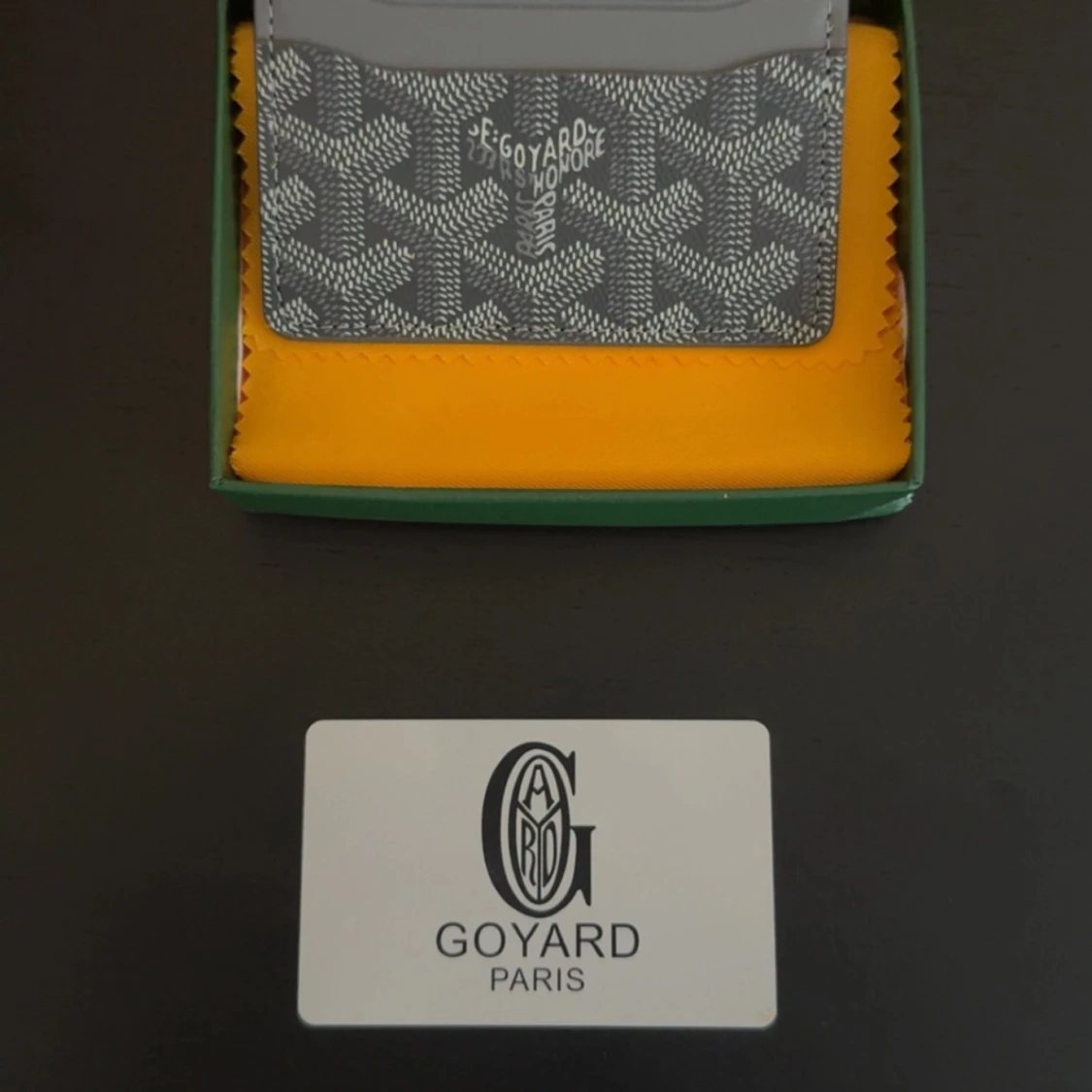 Grå plånbok med mönster - 1