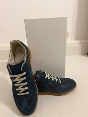 Mason Margiela Gats - Tja, säljer ett par riktigt schyssta maison margielas gats till ett superpris! Köpta från våran leverantör som garanterar äkthet! Nypris ~5799kr vårat pris 2699kr!💸🤝 Flera schyssta färger finns i lager