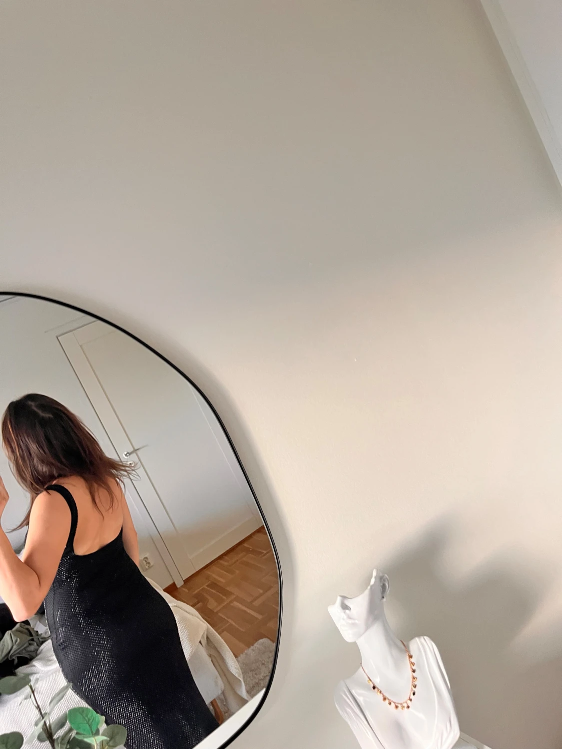 Svart glittrig långklänning - 3