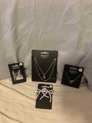 Smycken från Ur & Penn - Säljer helt nya smycken från Ur & Penn då de inte används.