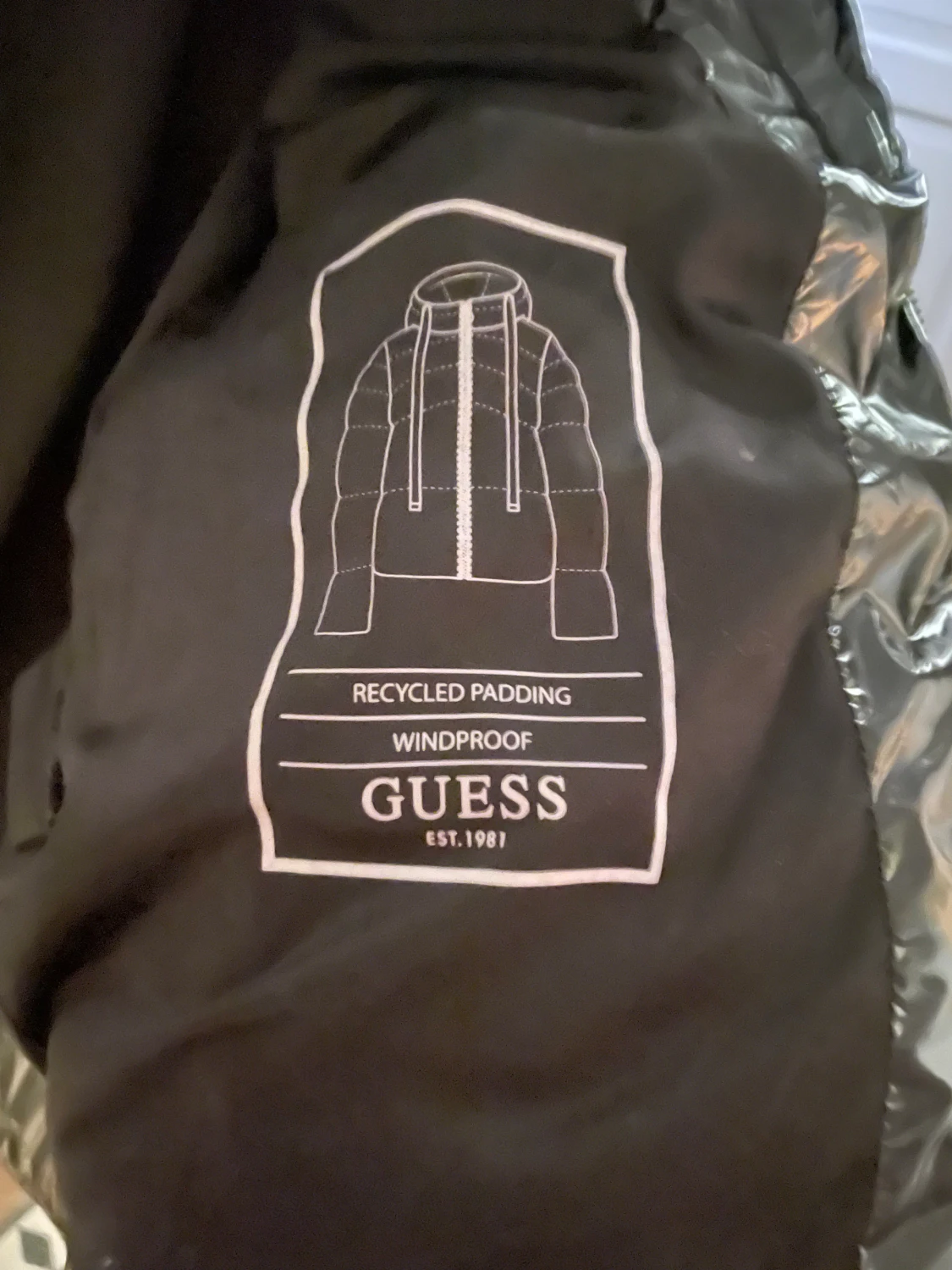 Svart vinterjacka från Guess - 4