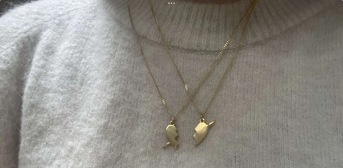 Guldiga halsband med krossade hjärtan - 1