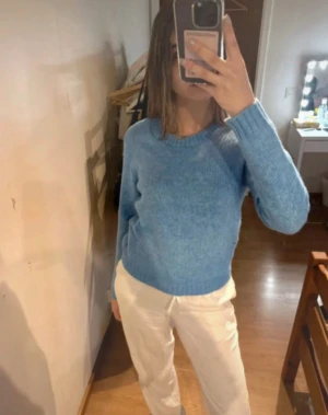 Blå stickad tröja  - Mysig blå stickad tröja, passar både S och XS💕