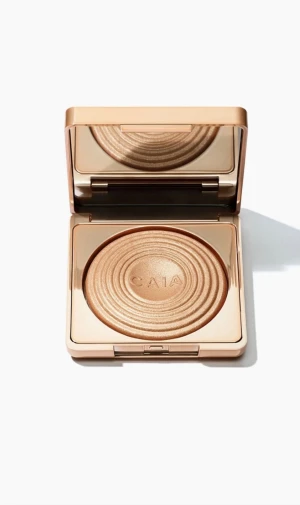 CAIA highlighter portofino - Säljer denna highlightern från caia i färgen portofino som är använd ca två gånger så de mycket produkt kvar!