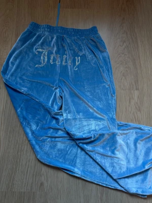 Juicy Couture blå mjukisbyxor - Juicy Couture blue set, not real