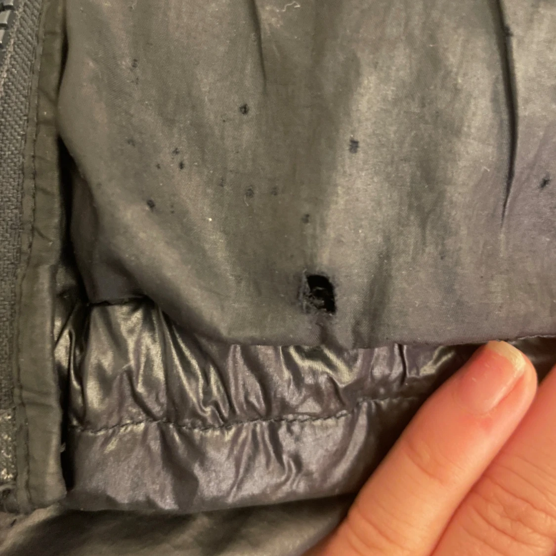 Mörkblå pufferjacka från Uniqlo - 4