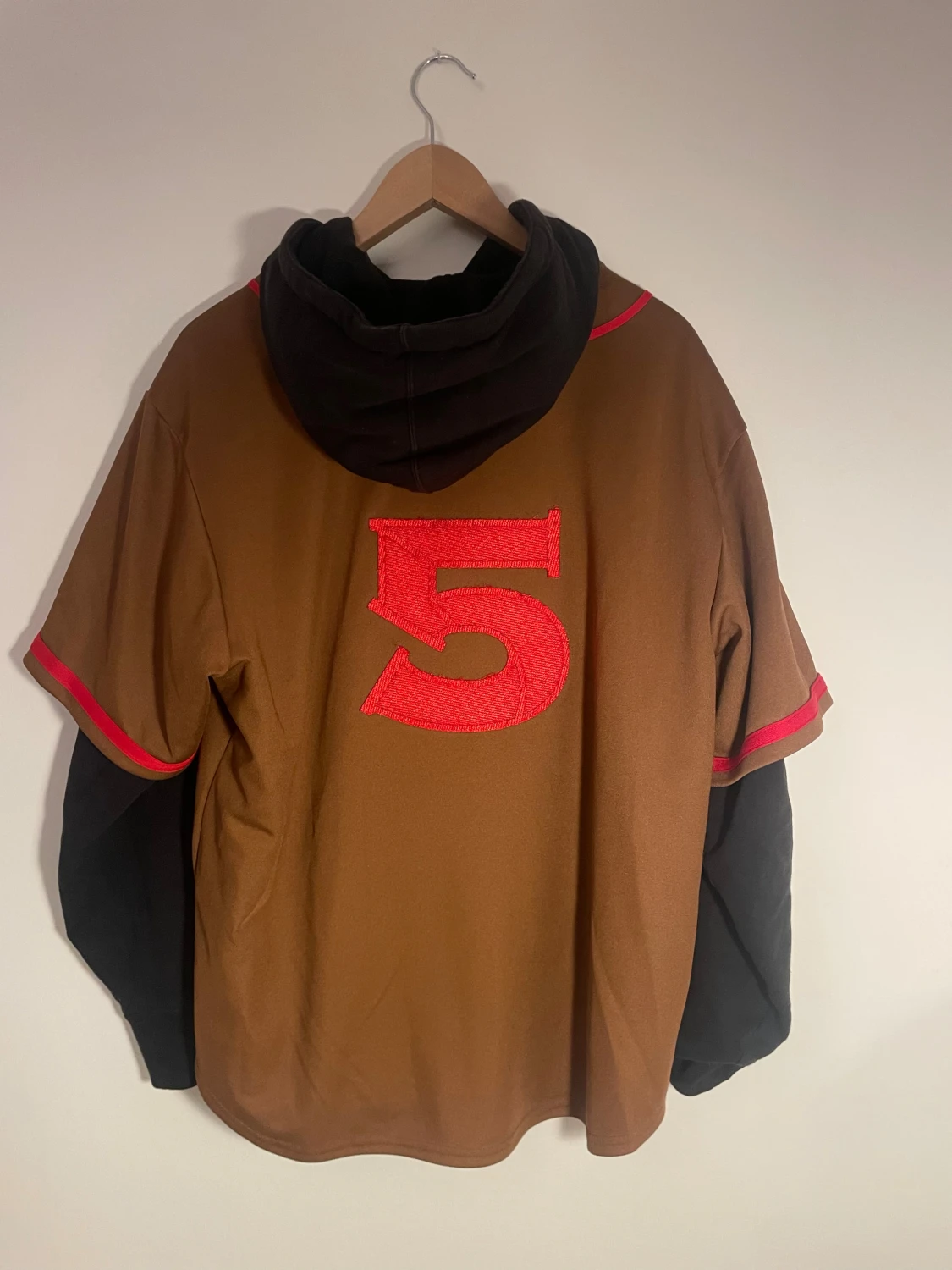 Supreme brun baseball tröja med huva - 1