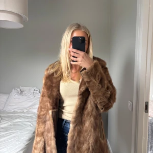 Brun pälsjacka med snyggt fall - Äkta päls!! Varm och skitsnygga detaljer 💕