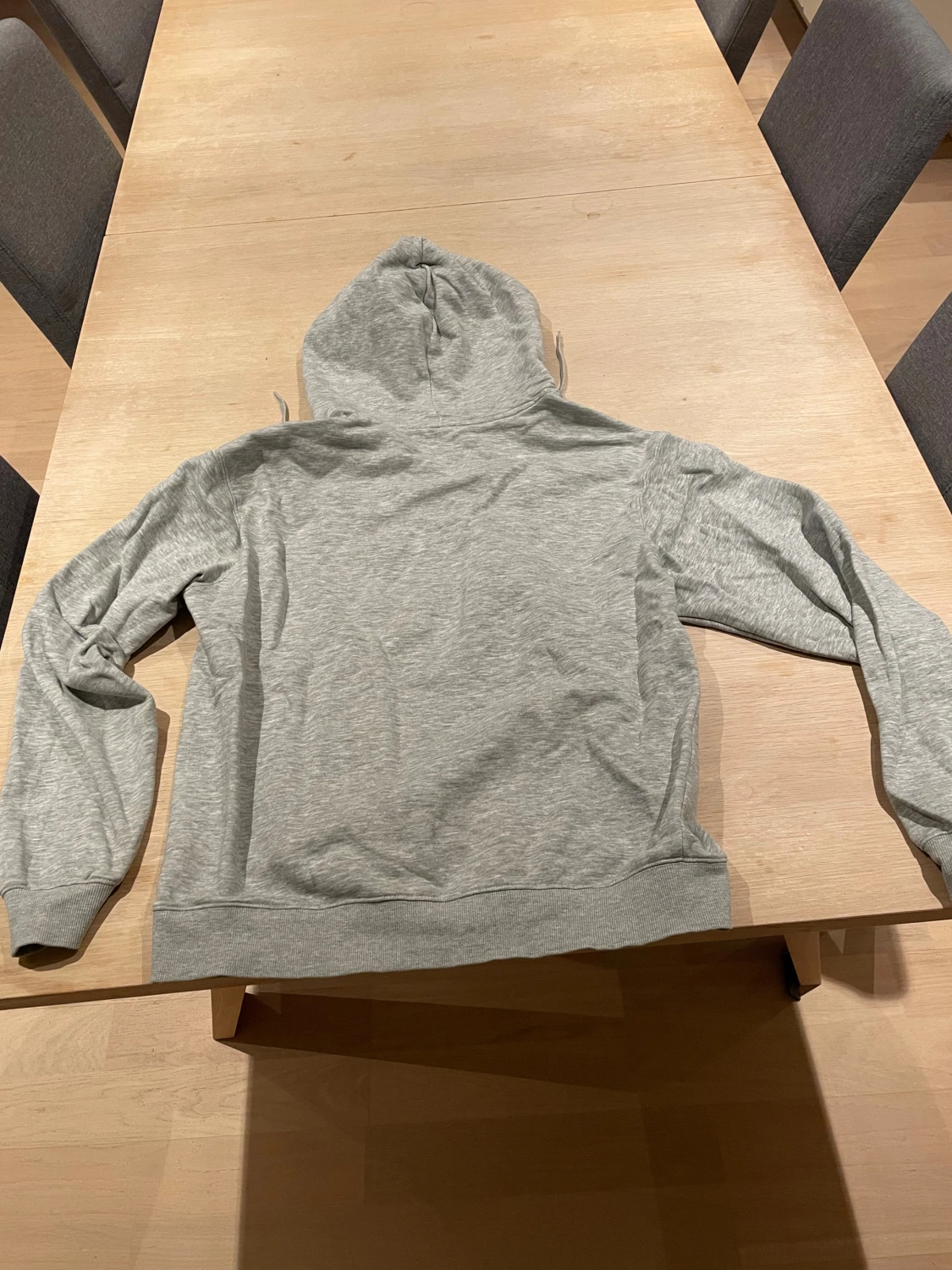 Grå hoodie med dragkedja från Junkyard - 1