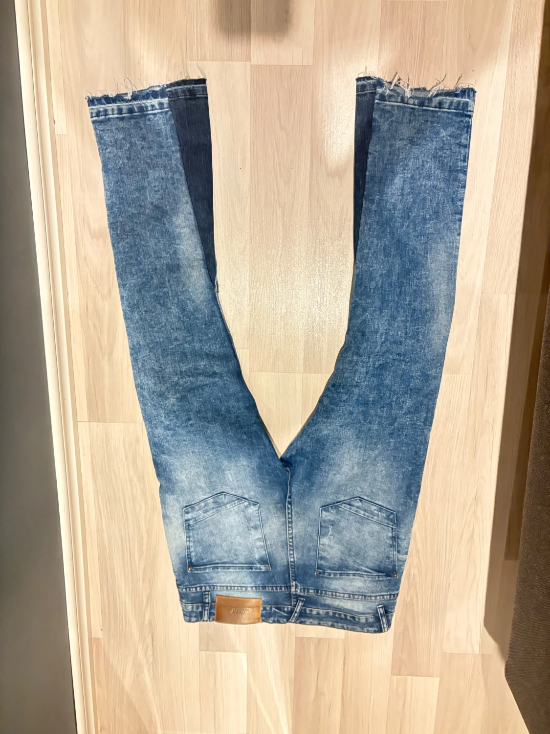 Blå slitna jeans från Zara fleard - 1