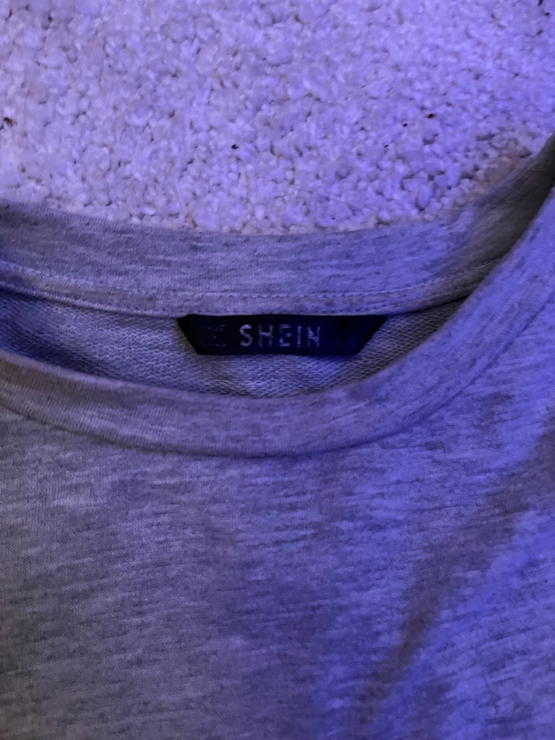 Grå croppad tröja från SHEIN - 2