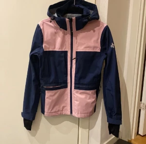 Slalomjacka - Jacka perfekt till slalom eller liknande aktiviteter🙌🏻❄️