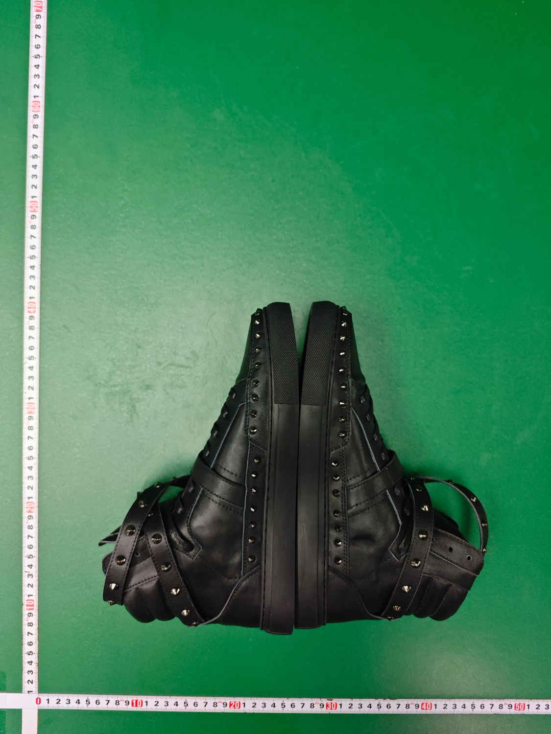 Svarta boots med nitar och spännen - 2