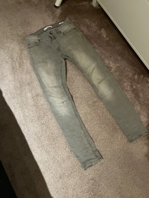 Grå Jeans - Grå mango Jeans | Helt nya | Slim fit | Strl 36 (27/32)