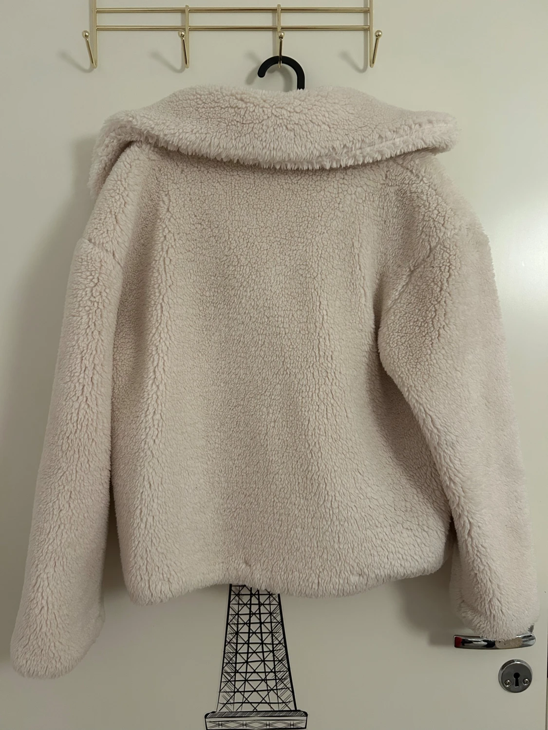 Beige teddyjacka med stora fickor från AMISU - 1