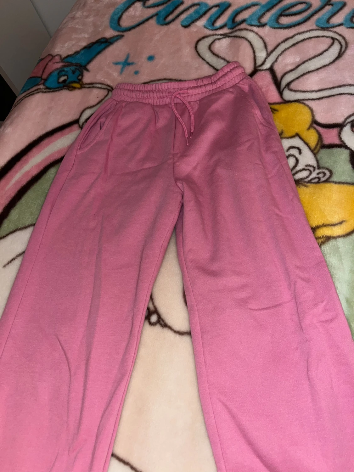 Rosa mjukisbyxor med snörning - 1