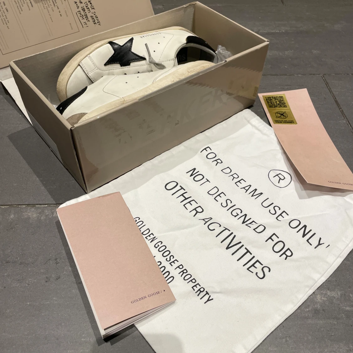 Golden Goose Superstar sneakers vit/svart