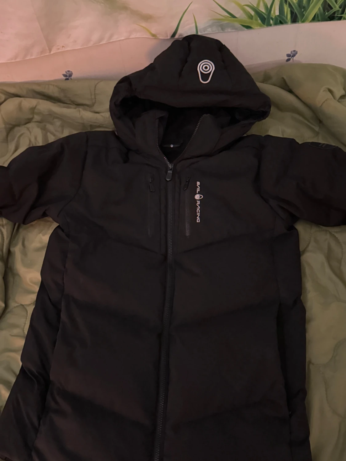 Svart dunjacka från Sail Racing - 4