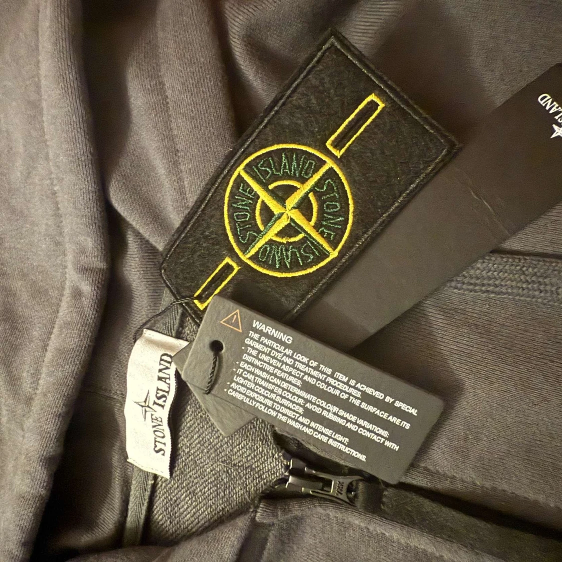 Mörkgrå hoodie från Stone Island - 1