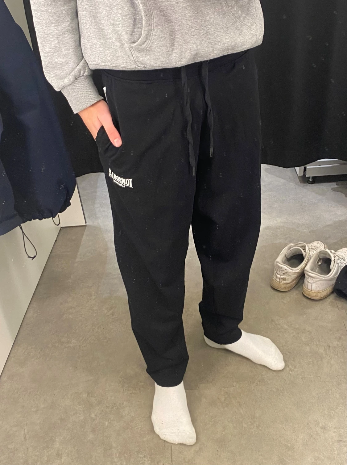 Svarta mjukisbyxor från Lonsdale