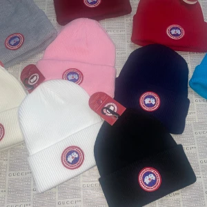 Canada goose mössor  - Finns i flera färger skicket är helt nytt kvitto finns vid önskan. One size unisex 