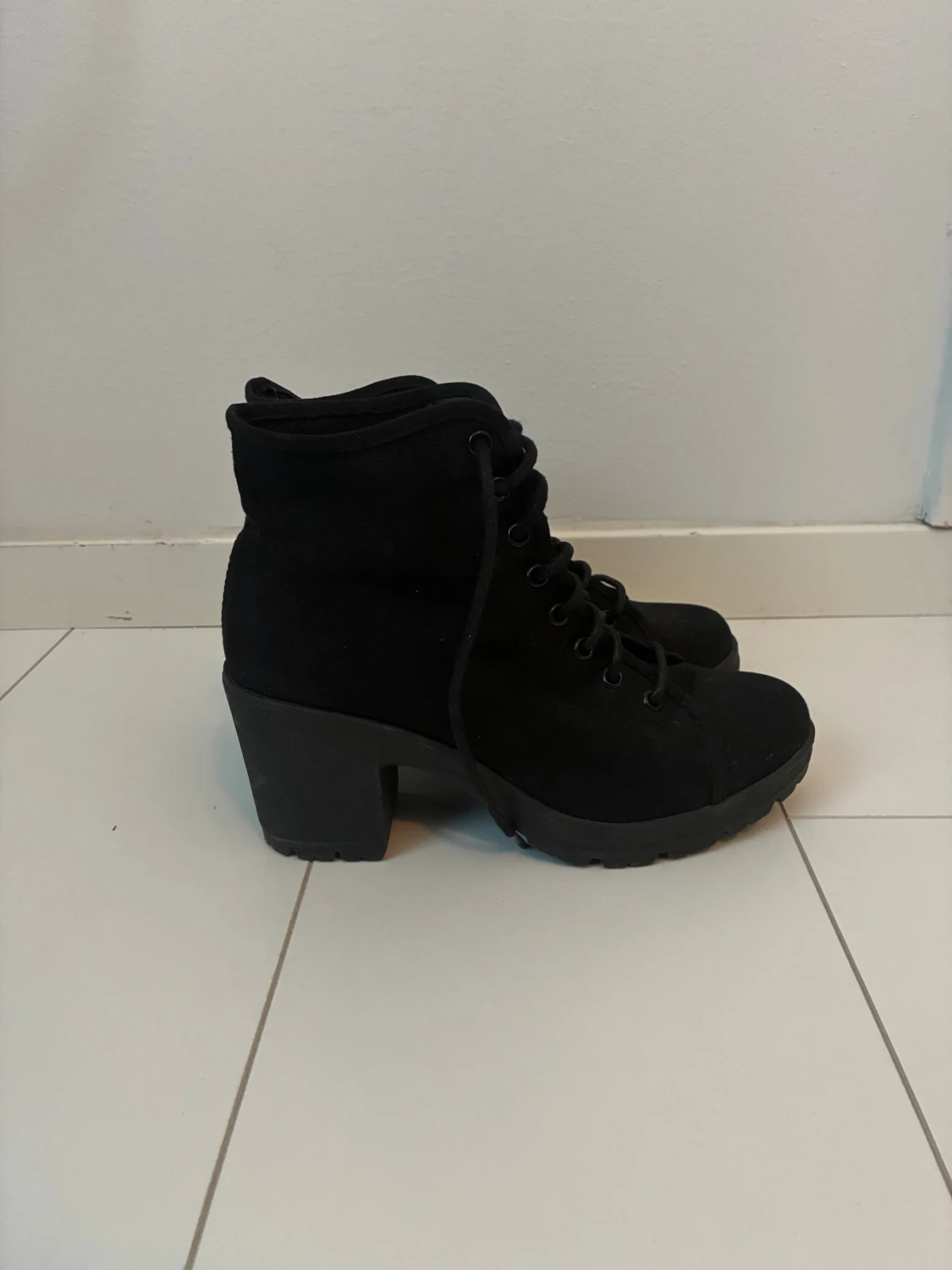 Svarta boots med klack och snörning - 2